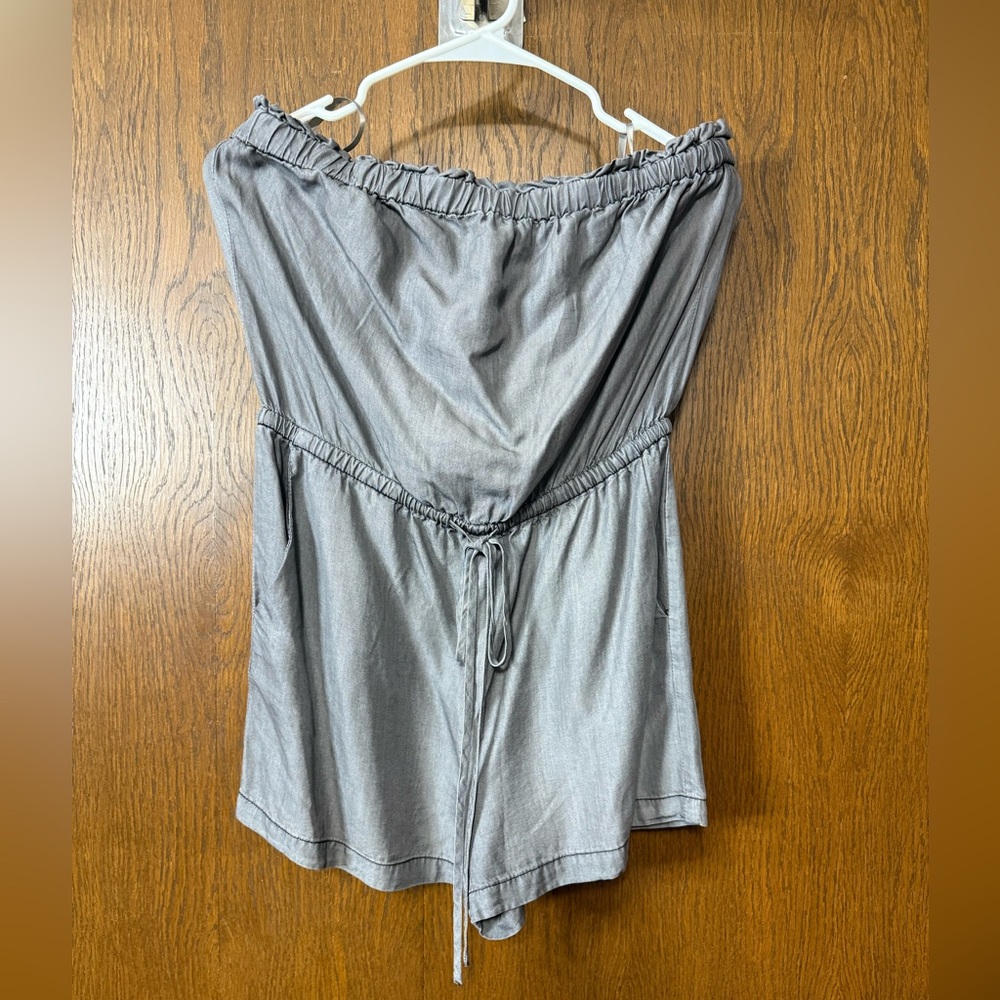 Gray strapless Romper NWT